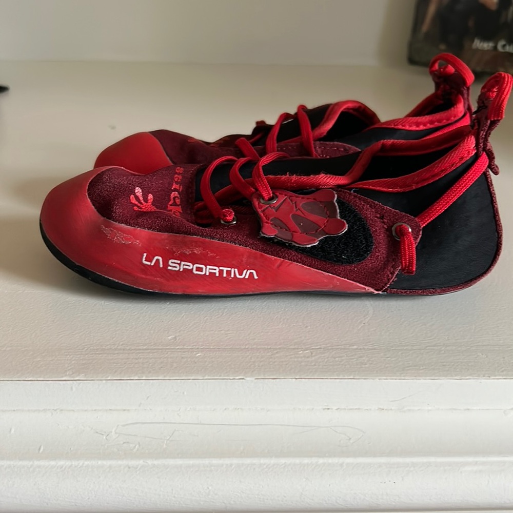 La Sportiva Youth Climbing Shoes size 2-3